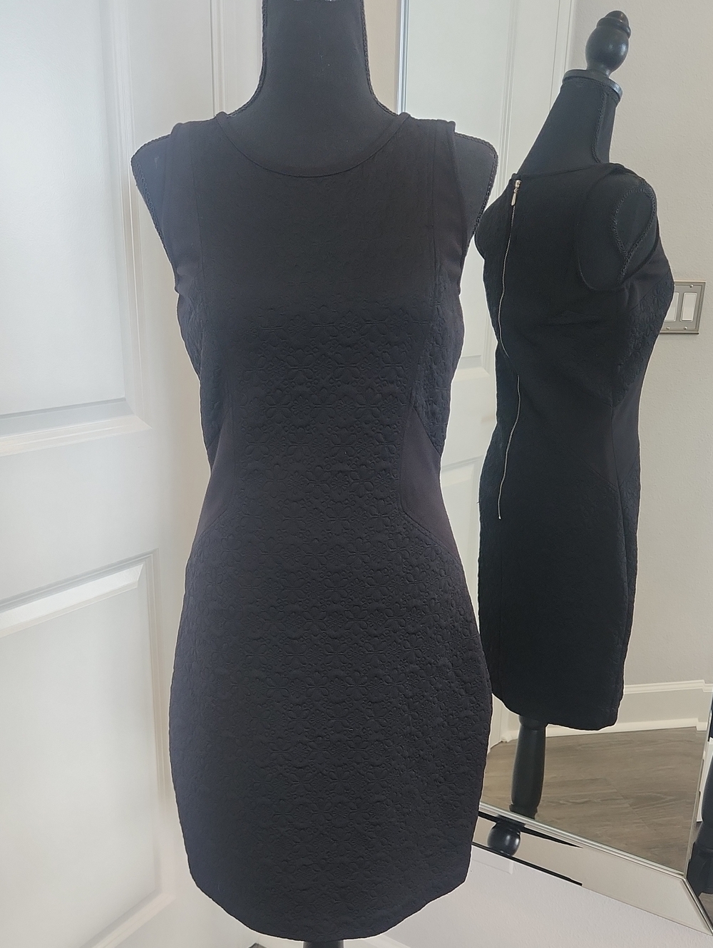 Laundry By Shelli Segal Black Textured Sleeveless Sheath Dress